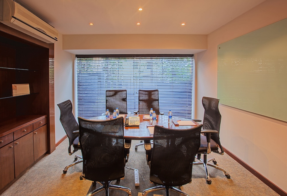 Oakwood Residence Naylor Road Pune — photo 4