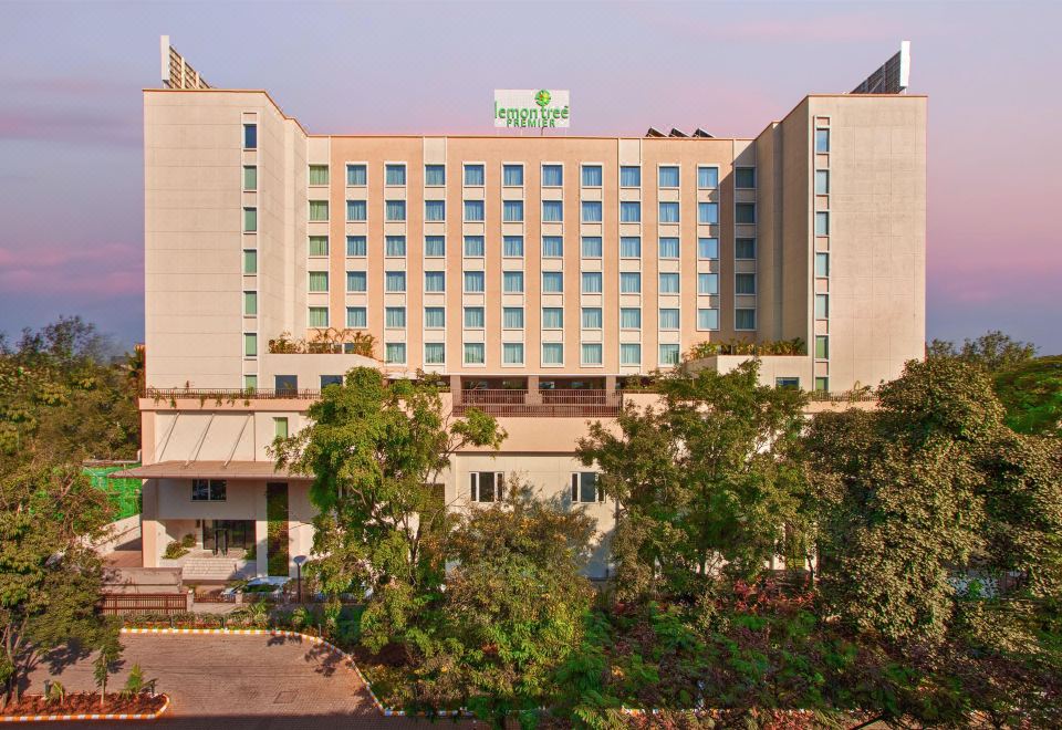 Lemon Tree Premier City Center Pune